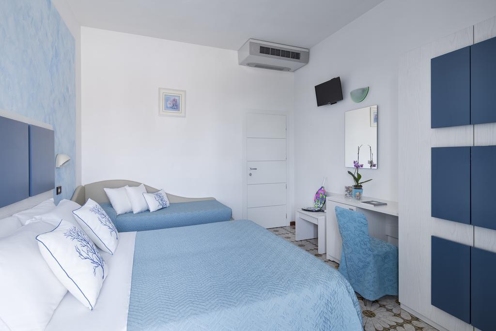 Hotel Capitol Misano Adriatico Eksteriør billede